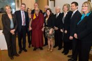 Его Святейшество Далай-лама с членами межпартийной группы по вопросам Тибета в Канберре, Австралия. 14 июня 2011. Фото: Rusty Stewart/DLIAL