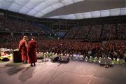 Более 14500 людей собрались послушать лекцию Далай-ламы. Перт, Австралия. 19 июня 2011. Фото: Rusty Stewart/DLIAL