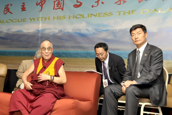 Его Святейшество Далай-лама выступил на конференции о будущем отношений между Тибетом и Китаем