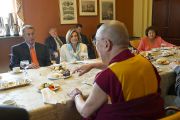 Его Святейшество Далай-лама выступает перед журналистами после встречи с лидерами конгресса США. Вашингтон, округ Колумбия. 7 июля 2011. Фото: Тензин Чойджор (Офис ЕСДЛ)