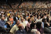 10-тысячная аудитория публичной лекции "Наведем мосты между религиями" в университете штата Иллинойс, Чикаго. 17 июля 2011. Фото: Ричард Шэй