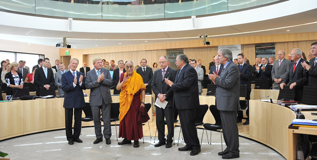 В Висбадене Его Святейшество Далай-лама выступил в парламенте земли Гессен 