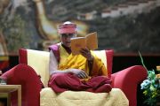 Его Святейшество Далай-лама дает объяснения по тексту геше Лангри Тангпы "8 строф о тренировке ума". Хельсинки, Финляндия. 20 августа 2011. Фото: Игорь Янчеглов/Фонд "Сохраним Тибет"