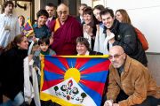 Его Святейшество Далай-лама с членами группы поддержки Тибета из Аргентины и Уругвая. Буэнос-Айрес, Аргентина. 13 сентября 2011. Фото: Pompi Gutnisky