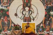 Учения Его Святейшества Далай-ламы по основополагающим буддийским трактатам для широкой публики. Улан-Батор, Монголия. 9 ноября 2011. Фото: Игорь Янчоглов