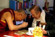 Его Святейшество Далай-лама с Вацлавом Гавелом во время встречи в Праге 10 декабря 2011. Фото: Ondrej Besperat