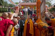 Его Святейшество Далай-лама у ступы Махабодхи в Бодхгае, Индия. 31 декабря 2011. Фото: Тензин Чойджор (офис ЕСДЛ)