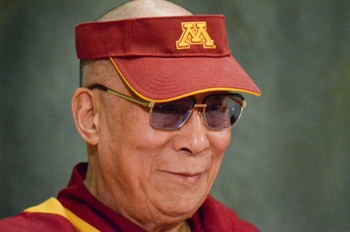 Его Святейшество Далай-лама принял участие в дискуссии об осознанности в клинике Майо