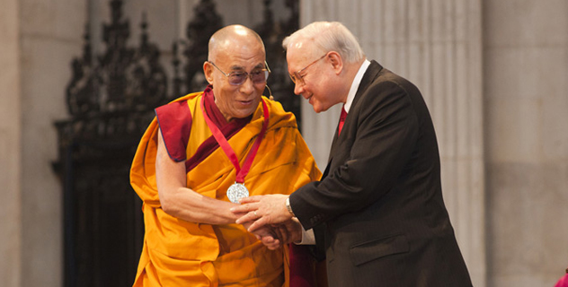 Его Святейшеству Далай-ламе вручена Темплтоновская премия 2012 года