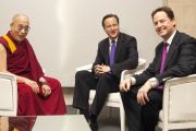 Его Святейшество Далай-лама, премьер-министр Великобритании Дэвид Кэмерон и заместитель премьер-министра Ник Клегг в соборе Св. Павла. Лондон, Великобритания. 14 мая 2012 г. Фото: Clifford Shirley