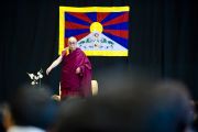 Его Святейшество Далай-лама на встрече с тибетцами, живущими в Австрии и Швейцарии. Клагенфурт, Австрия. 20 мая 2012 г. Фото: Тензин Чойджор (Офис ЕСДЛ)