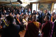 Его Святейшество Далай-лама общается с журналистами в институте Йонтен Линг. Юи, Бельгия. 24 мая 2012 г. Фото: Тенизн Такла (Офис ЕСДЛ)