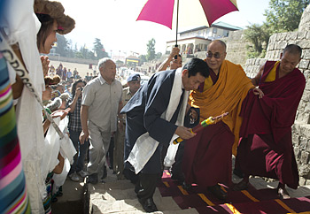Далай-лама призвал тибетских школьников становиться профессионалами