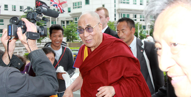 Далай-лама проведет 10 дней в Великобритании