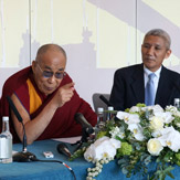Далай-лама обратился с вдохновляющей речью к бизнесменам и школьникам в Северной Англии