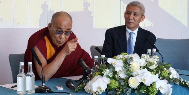 Далай-лама обратился с вдохновляющей речью к бизнесменам и школьникам в Северной Англии
