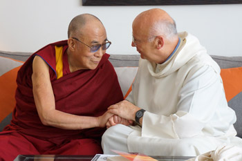 Его Святейшество Далай-лама завершил учения о мудрости и тренировке ума в Манчестере