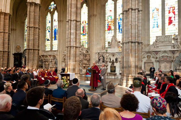 Далай-лама посетил Лондонскую школу экономики, Вестминстерское аббатство, парламент и Кларенс-хаус