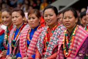Тибетские женщины в национальных одеждах на лекции Его Святейшества Далай-ламы в Альдершоте, Великобритания. 21 июня 2012 г. Фото: Ian Cumming