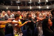 Его Святейшество выступает в театре Эден Корт в Инвернесс, Шотландия, 23 июня 2012 г. Фото: Джереми Рассел (Офис ЕСДЛ)[thumb=