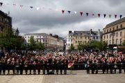 Толпа людей встречает Его Святейшество Далай-ламу на ценральной площади города Данди, Шотландия. 22 июня 2012 г. Фото: Джереми Рассел (Офис ЕСДЛ)