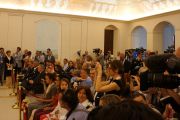 На пресс-конференции Его Святейшества Далай-ламы и лауреата Нобелевской премии мира Бетти Уильямс. Матера, Италия. 24 июня 2012 г. Фото: Тони Вече
