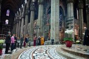 Его Святейшество Далай-лама во время посещения Миланского собора. Милан, Италия. 27 июня 2012 г. Фото: Тензин Чойджор (Оифс ЕСДЛ)