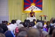 Его Святейшество Далай-лама на встрече с монгольцами и тибетцами, проживающими в Европе. Милан, Италия. 28 июня 2012 г. Фото: Тензин Чойджор (Офис ЕСДЛ)