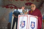 Его Святейшество Далай-лама выступает с речью в тибетско школе Шринагара, штат Джамму и Кашмир, Индия. 14 июля 2012 г. Фото: Тензин Чойджор (Офис ЕСДЛ)