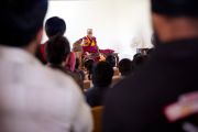 Его Святейшество Далай-лама выступает перед учащимися Ладакского колледжа в клубе Nigeen Club в Шринагаре. Штат Джаму и Кашмир, Индия. 15 июля 2012 г. Фото: Тензин Чойджор (Офис ЕСДЛ)