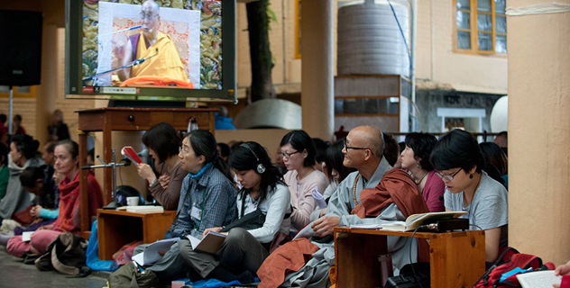 Фото. Начались учения Его Святейшества Далай-ламы для буддистов из Юго-Восточной Азии