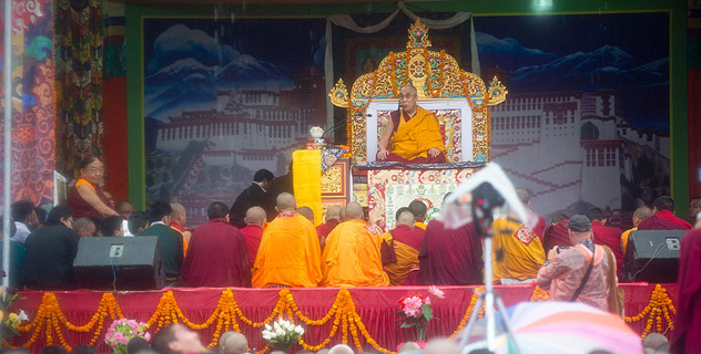 В Дехрадуне Его Святейшество Далай-лама даровал учения по тексту Нагарджуны «Драгоценная гирлянда» 