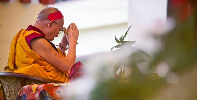 Его Святейшество Далай-лама даровал посвящение Авалокитешвары и посетил филиал Тибетской детской деревни в Селаки