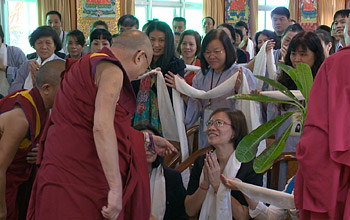 Его Святейшество Далай-лама во второй раз встретился с группой из Вьетнама