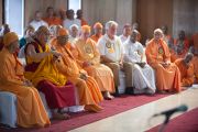 Его Святейшество Далай-лама выступает с речью на межконфессиональном молебне в храме Шри Рамакришны. Дели, Индия. 11 сентября 2012 г. Фото: Тензин Чойджор (Офис ЕСДЛ)