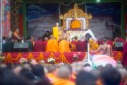 Во время учений Его Святейшества Далай-ламы в парке Норлинг. Тибетское поселение Декьилинг неподалеку от г. Дехрадун, Индия. 14 сентября 2012 г. Фото: Тензин Чойджор (Офис ЕСДЛ)