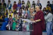Его Святейшество Далай-лама обращается с речью к ученикам и персоналу школы Вудсток в Массури, Индия. 16 сентября 2012 г. Фото: Тензин Чойджор (Офис ЕСДЛ)