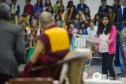 Его Святейшество Далай-лама отвечает на вопросы учеников школы Вудсток в Массури, Индия. 16 сентября 2012 г. Фото: Тензин Чойджор (Офис ЕСДЛ)