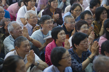 Ученики из более чем 60 стран участвуют в учениях Далай-ламы в Дхарамсале