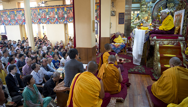 Первый день учений Его Святейшества Далай-ламы для последователей из Тайваня