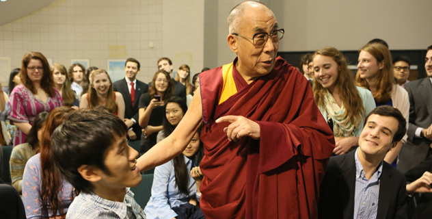 Его Святейшество Далай-лама беседует о сострадании со студентами Колледжа Вильгельма и Марии