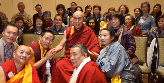 Его Святейшество Далай-лама прочел огденовскую лекцию в Университете Брауна