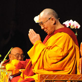 Его Святейшество Далай-лама даровал учение о сути буддизма для калмыков и тибетцев, живущих в Нью-Йорке и Нью-Джерси