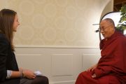 Его Святейшество Далай-лама дает интервью студенческому изданию Миддлберийского колледжа Student Reporter. Миддлбери, штат Вермонт, США. 13 октября 2012 г. Фото: Джереми Рассел (Офис ЕСДЛ)