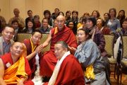 Его Святейшество Далай-лама на встрече с членами филантропического общества "Да Нанг". Провиденс, штат Род-Айленд, США. 17 октября 2012 г. Фото: Джереми Рассел (Офис ЕСДЛ)