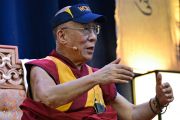 Его Святейшество Далай-лама во время лекции "Советы на каждый день» в центре О'Нила университета Западного Коннектикута. Дэнбери, штат Коннектикут, США. 18 октября 2012 г. Фото: WCSU