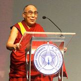 В Бангалоре Его Святейшество Далай-лама рассказал студентам христианского университета о религии и науке