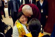 Его Святейшество Далай-лама здоровается со своими последователями в Токио, Япония. 5 ноября 2012 г. Фото: Office of Tibet Japan