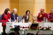 Во время встречи Его Святейшества Далай-ламы с японскими учеными. Токио, Япония. 7 ноября 2012 г. Фото: Office of Tibet Japan