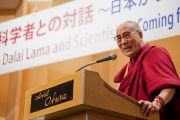 Его Святейшество Далай-лама выступает на встрече с учеными в Токио, Япония. 6 ноября 2012 г. Фото: Office of Tibet Japan